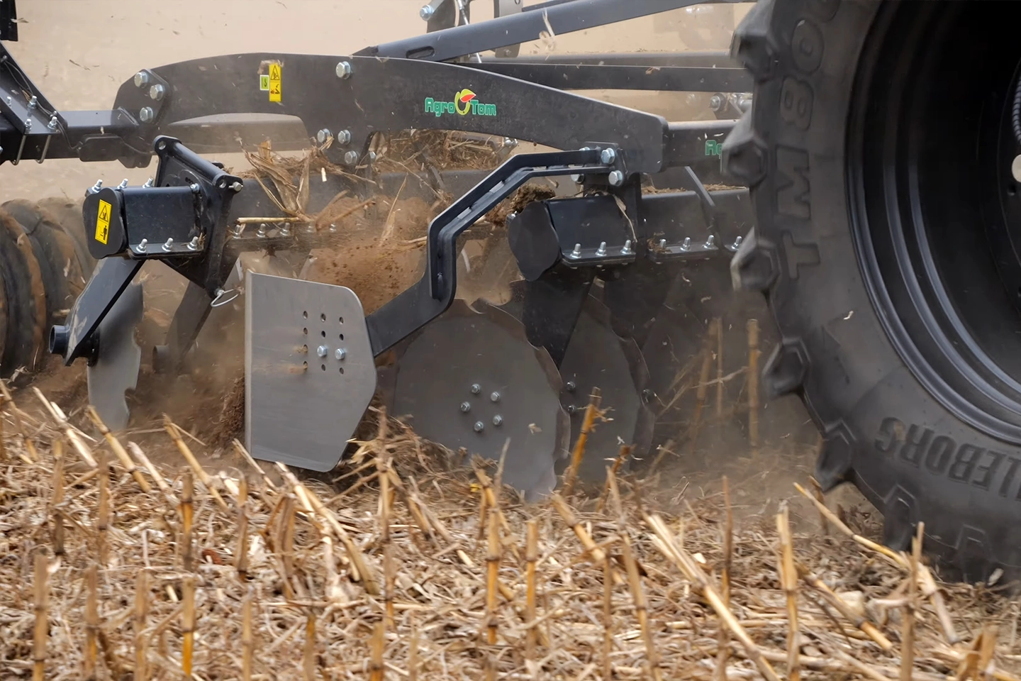 AT Premium – Herse à disques Fabricant de machines agricoles