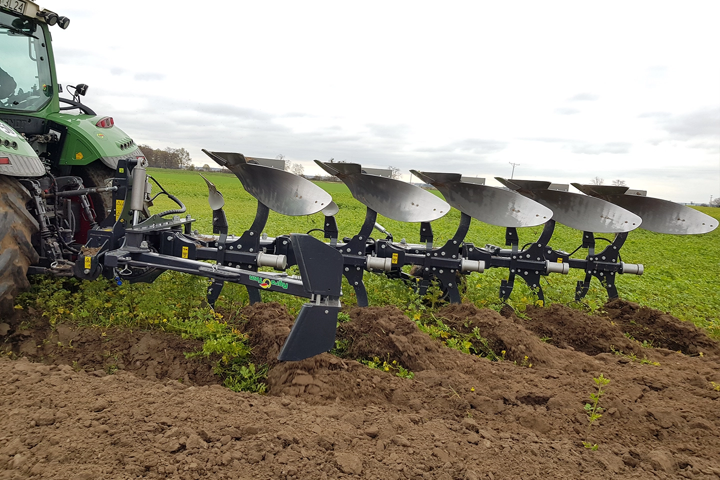 Charrue réversible DS Machines pour l'agriculture