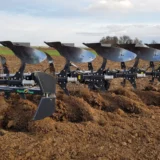 Charrue réversible DS pour les gros tracteurs video