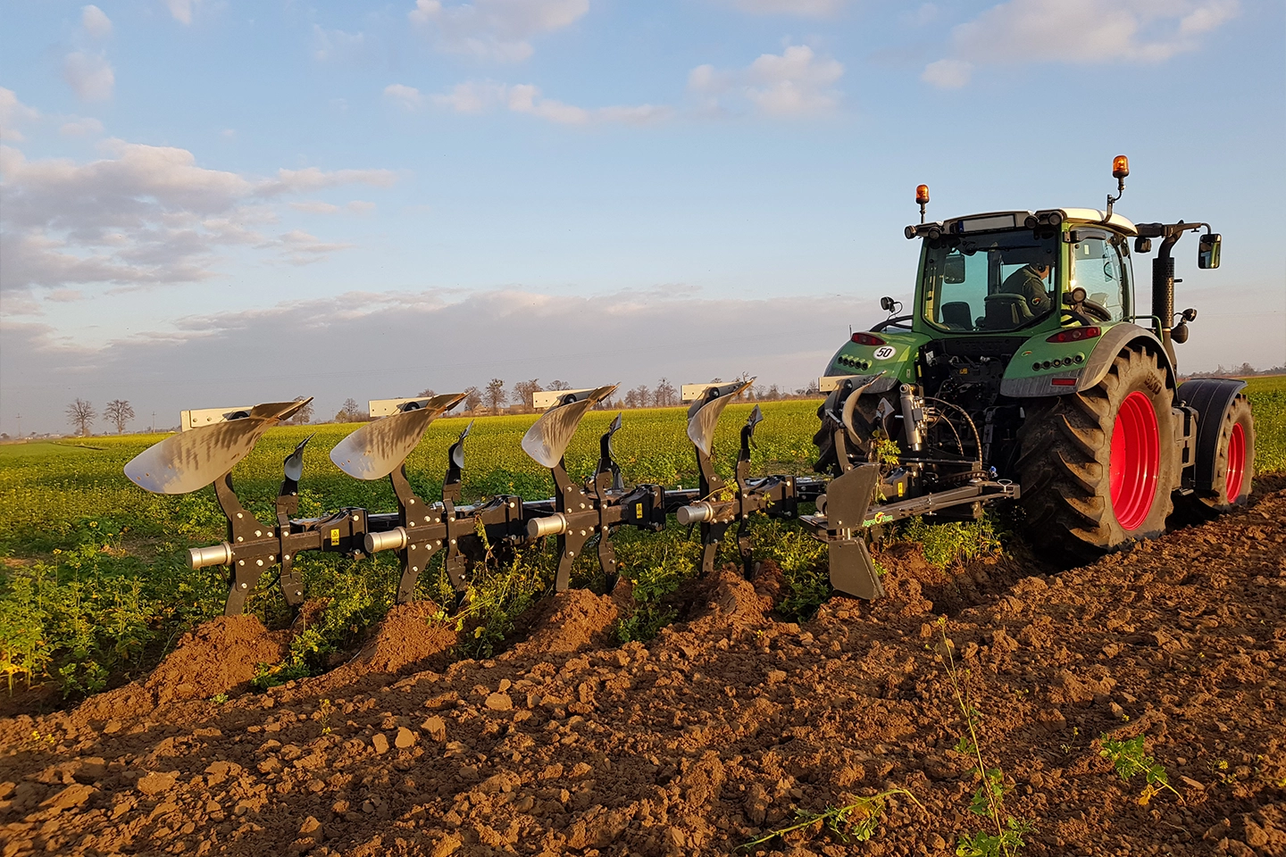 Charrue réversible DS pour les gros tracteurs. France
