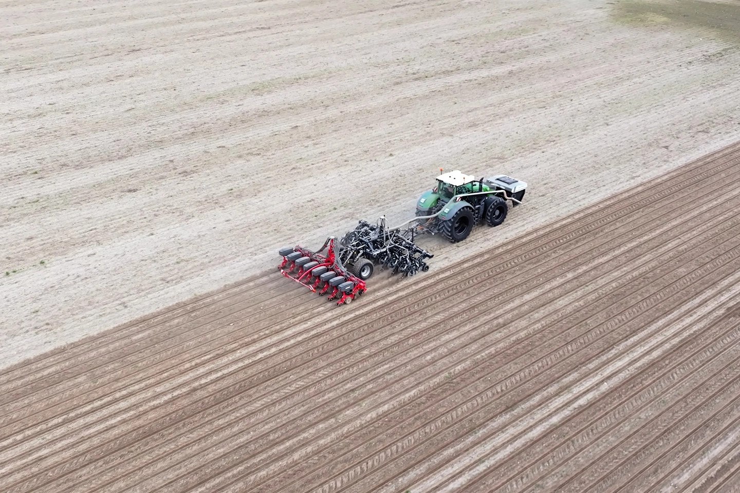 Combiné de préparation du sol et de semis STW Machines pour l'agriculture