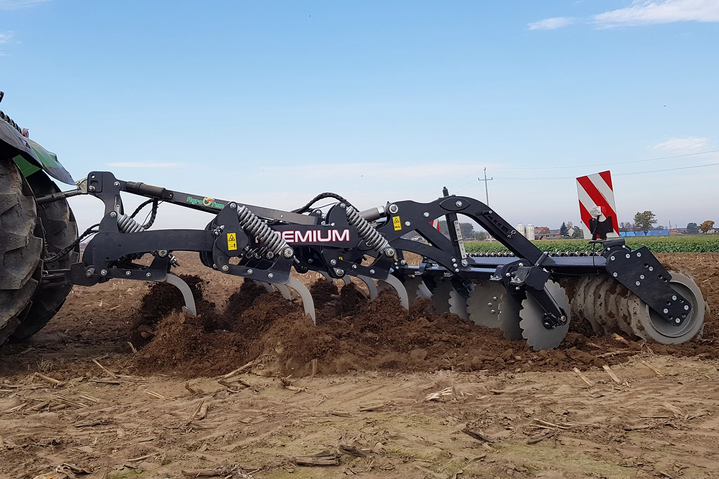 Combinés de déchaumage et de préparation du sol AP video