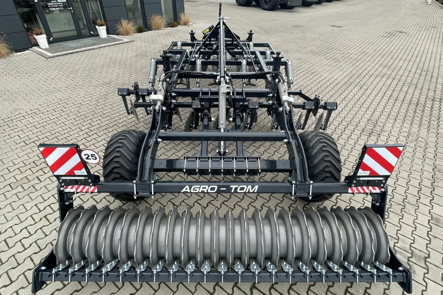 Combinés de déchaumage et de préparation du sol APW largeur 4 m