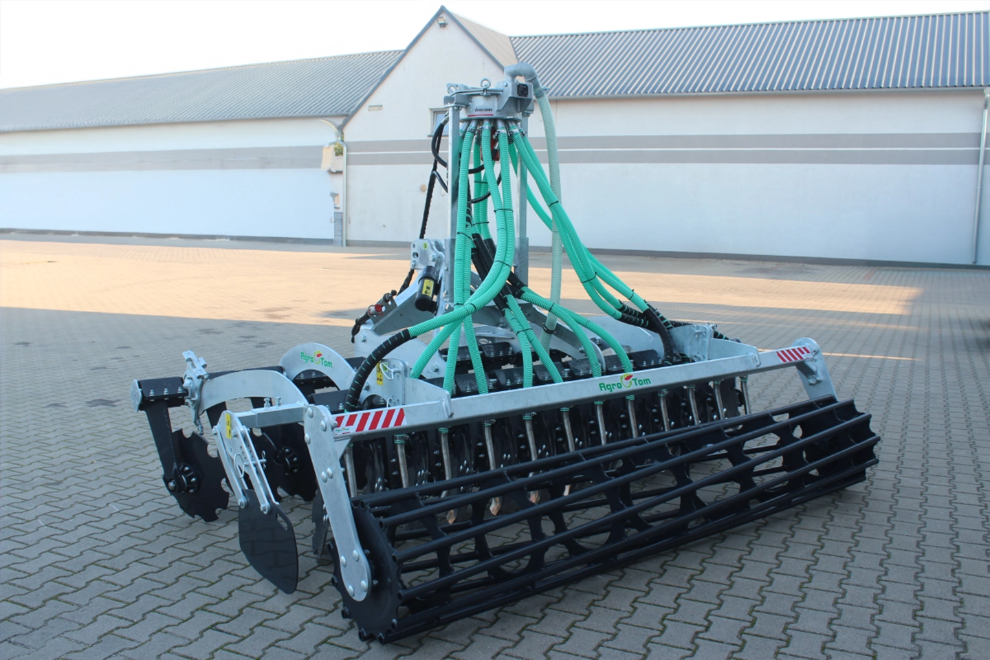 Herse à disques Unité à disques ATHL avec unité d'épandage au sol Machines agricoles France