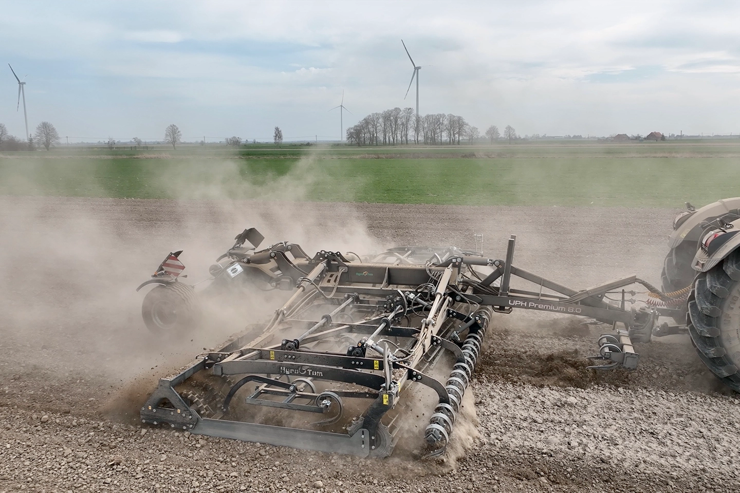 Outils compacts de préparation du sol UPH Machines pour l'agriculture